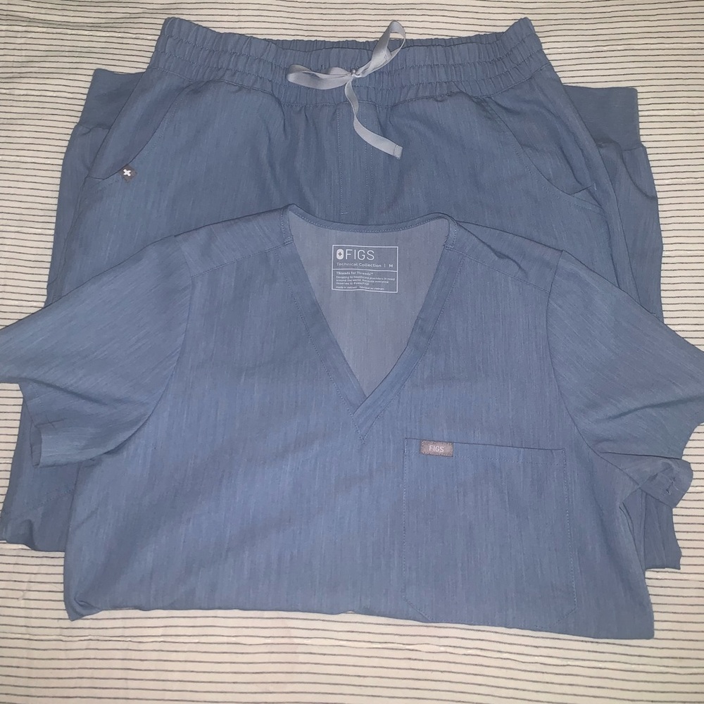 Figs women’s heather indigo scrubs set